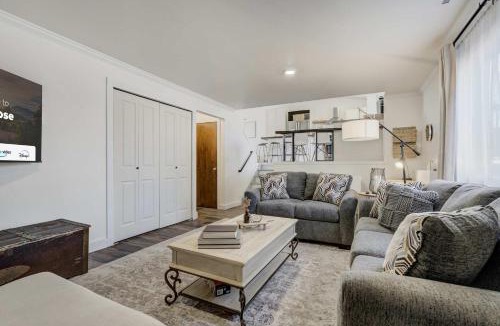 Cheyenne Meadows House | Wild Rose Family Retreat with BBQ & Fire Pit
