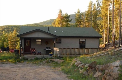 Evergreen House | "Wilderness Cabin on the Canyon" - BEAT the HEAT at 9000 Feet elevation
