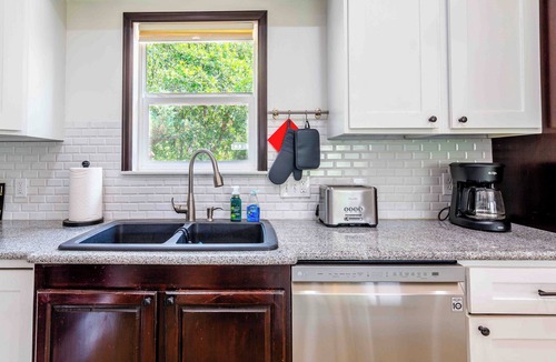 Franktown House | Wilderness Haven in Franktown - Private Getaway. Pet-Friendly!