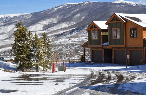 Wildernest House | Wildernest's Finest Townhome- Awesome View- Hot Tub, Fire Pit, Internet, Bus