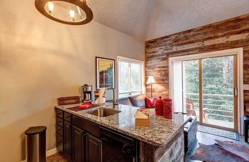 Four O'Clock Condo | Wildwood - Luxury Ski In/Creekside Pet Friendly