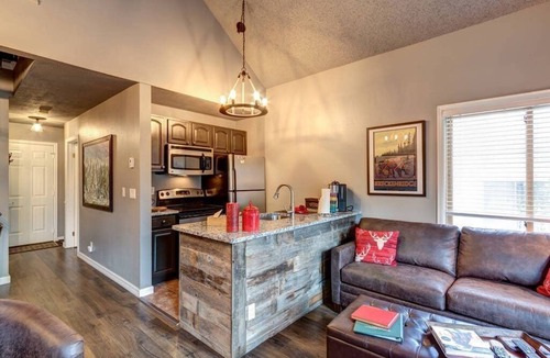 Four O'Clock Condo | Wildwood - Luxury Ski In/Creekside Pet Friendly