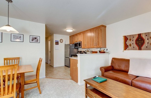 Four O'Clock Condo | Wildwood Suites Black Bear Condo: Ski-in, Downtown Breck