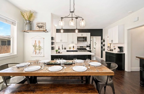 Windsor House | Windsor Farmhouse | Family Fun, Yard & Fireplace