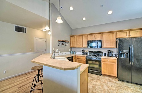 Windsor House | Windsor Townhome w/Balcony + Golf On-Site!