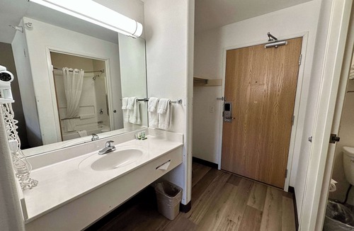 New Castle Hotel | Wingate by Wyndham New Castle - Glenwood Springs