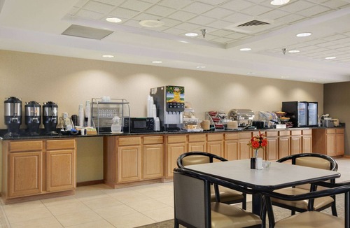 Pueblo Hotel | Wingate by Wyndham Pueblo