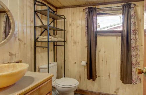 Twin Lakes Hotel | Winmar Cabins