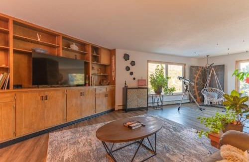 Cascade-Chipita Park House | Winnemucca Retreat in Pike National Forest