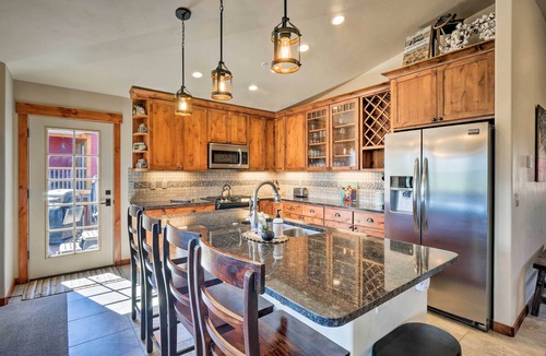Fraser Condo | Winter Park Condo w/Hot Tub & Mountain Views!