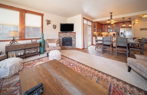 Fraser Condo | Wonderful 3 bedroom mountain views, private deck