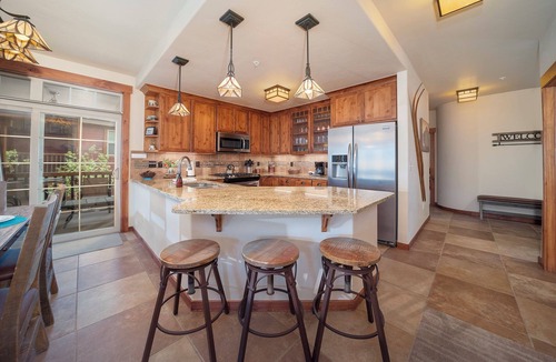 Fraser Condo | Wonderful 3 bedroom mountain views, private deck