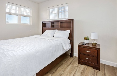 Aurora House | Wonderful 5-Bedroom Residence With Fireplace