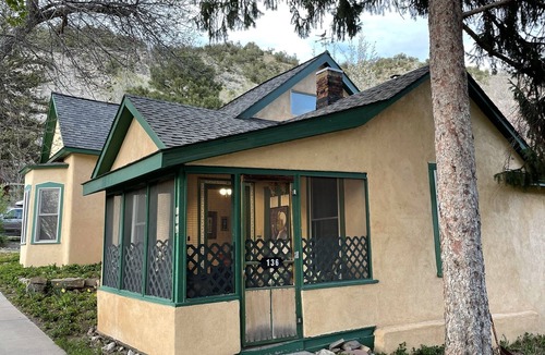 New Castle House | Wonderful family home that welcomes your family to sit and stay!