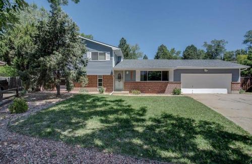 Village Seven House | Wonderful Spacious 5BR Colorado Springs House