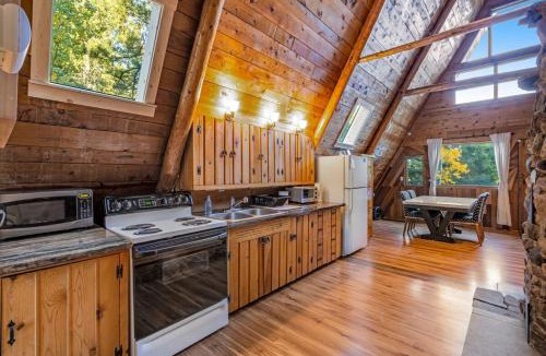 Woodland Park House | Woodland Park Scandi Cabin, Mtn Views & Hot Tub