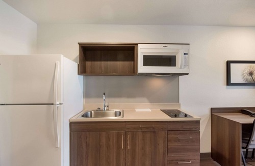 Colorado Springs Hotel | WoodSpring Suites Colorado Springs North - Air Force Academy