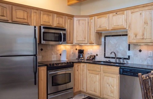 Stanley Hills Condo | Woodsy, lodge-style condo with stellar views of the Rockies!