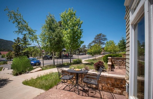 Stanley Hills Condo | Woodsy, lodge-style condo with stellar views of the Rockies!