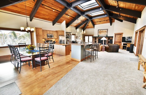 Frisco Condo | WOW Luxury Unit. Easy Drive to 6 Ski Areas. Garage, Elevator. Near Dining
