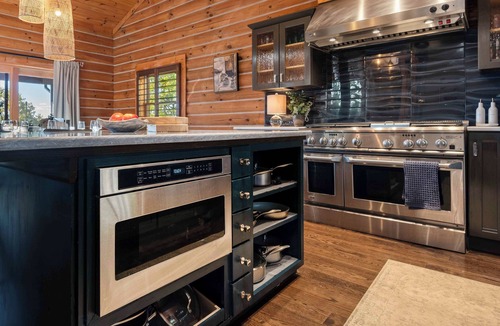 Jefferson Ski Chalet | Wow views! 5BR, 4B, 3 Kings, Hot Tub & Sauna spa area, 85" TV, Pool Table
