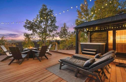 Jefferson Ski Chalet | Wow Views! Hot Tub, Sauna, 85 inch TV, Pool Table