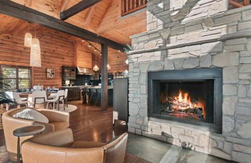 Jefferson Ski Chalet | Wow Views! Hot Tub, Sauna, 85 inch TV, Pool Table