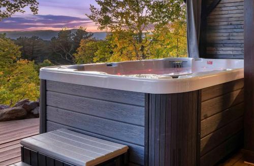 Jefferson Ski Chalet | Wow Views! Hot Tub, Sauna, 85 inch TV, Pool Table