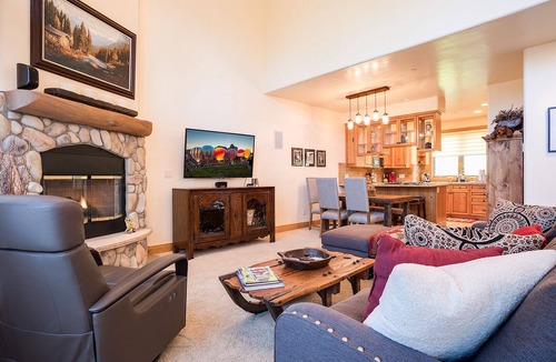 Steamboat Springs House | X2702 | Luxury Townhome | Nice Deck | Winter Shuttle | Pool | Hot Tub