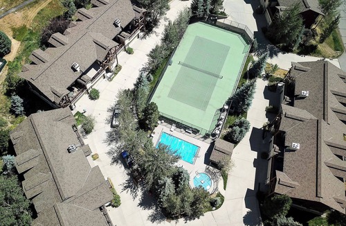 Steamboat Springs House | X2702 | Luxury Townhome | Nice Deck | Winter Shuttle | Pool | Hot Tub