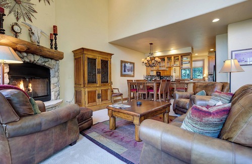 Steamboat Springs House | X2839 | Vaulted Ceilings | Winter Shuttle | Pool | Close to Slopes | Hot Tub