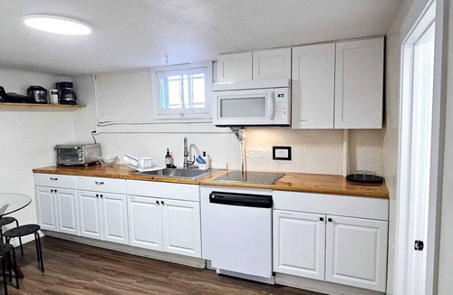 Athmar Park House | You´ll have the entire basement for yourself and your friends.