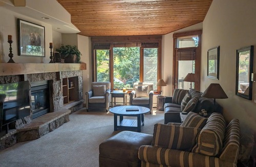 Steamboat Springs Condo | Your Christmas holiday in a beautiful ski-in/ski-out 4 bedroom townhome.