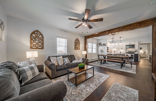 Windsor House | Your Home Away From Home~nDowntown Windsor