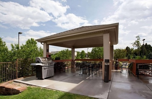 Golden Apartment | Your Home Away From Home! Pet-Friendly Stay with Kitchenette!