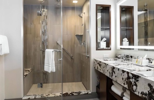 Black Hawk House | Your Spacious Getaway w/ a King Bed! Spa, Bar
