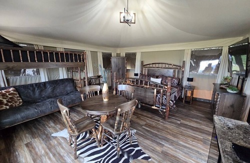 Town of Sullivan RV Rental | Zebra Luxury Tent #6