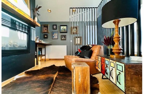West Highland House | Zendustrial Oasis