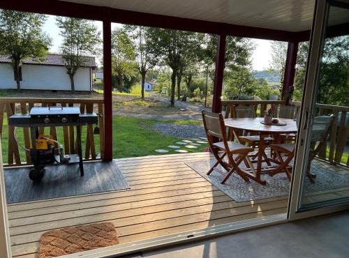 Charmant chalet avec spa à Hasparren, 50 m², piscine partagée in Hasparren