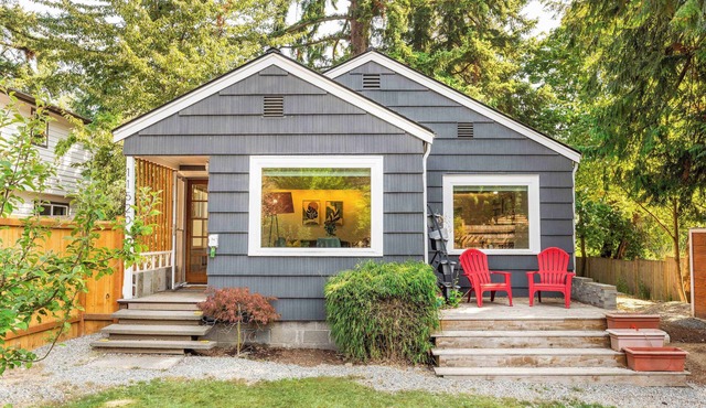 Charming 2BR Roosevelt Bungalow w, Quiet Yard