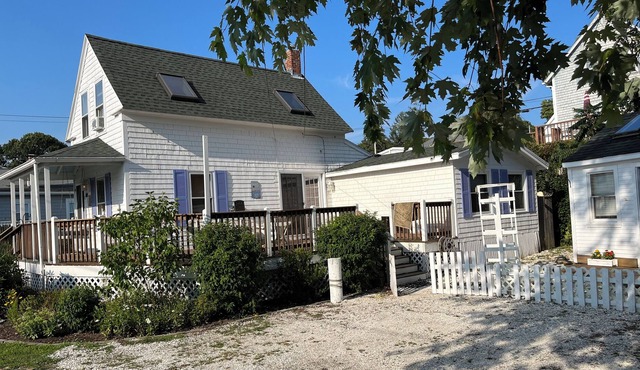 Charming Cape Cod Cottage in Onset Village in Wareham