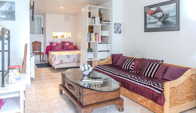 Charming Studio Apartment with Wi-Fi in Montignac-Charente