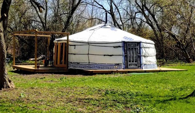Charming Yurt Accommodation with Fire Pit Ideal for Camping near Lake Simcoe in Innisfil