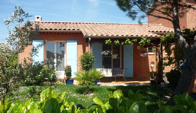 Comfortable house for 4 people in the heart of Provence with pool in Pierrevert