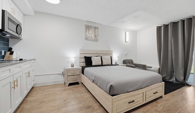 Comfortable studio with updated amenities in Austin