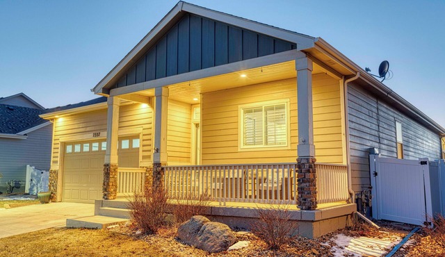 Cozy Colorado Escape w/Grill, Hot Tub, & Mountain Views.