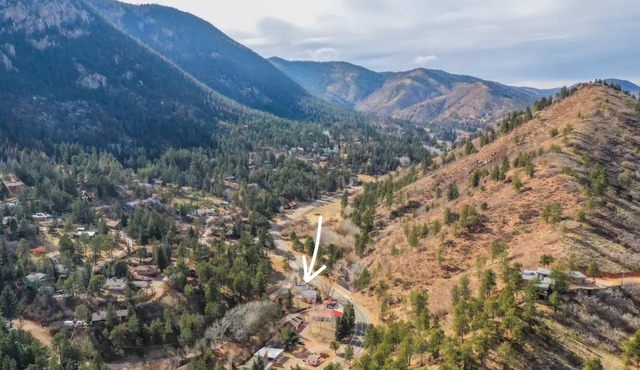 Cozy mountain home surrounded by nature, trails, wildlife and 360° mtn views