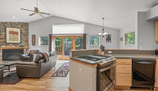 Cutty Sark Court #2 3br 2.5ba Mountain Views 3 Bedroom Townhouse by RedAwning