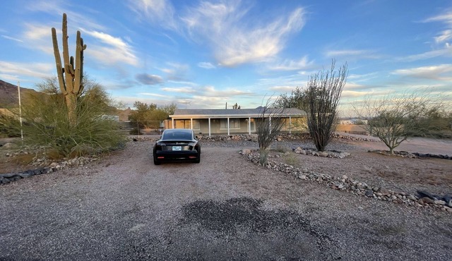 Desert Ranch House tucked into Nature's Beauty all around!
