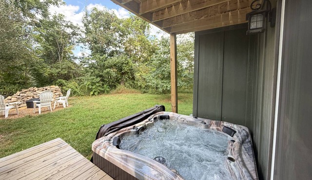 Free Ruby Falls Ticket & More-Hot Tub-Handcrafted Cabin with Tower-Lookout Mountain-Romantic Getaway in Lookout Mountain